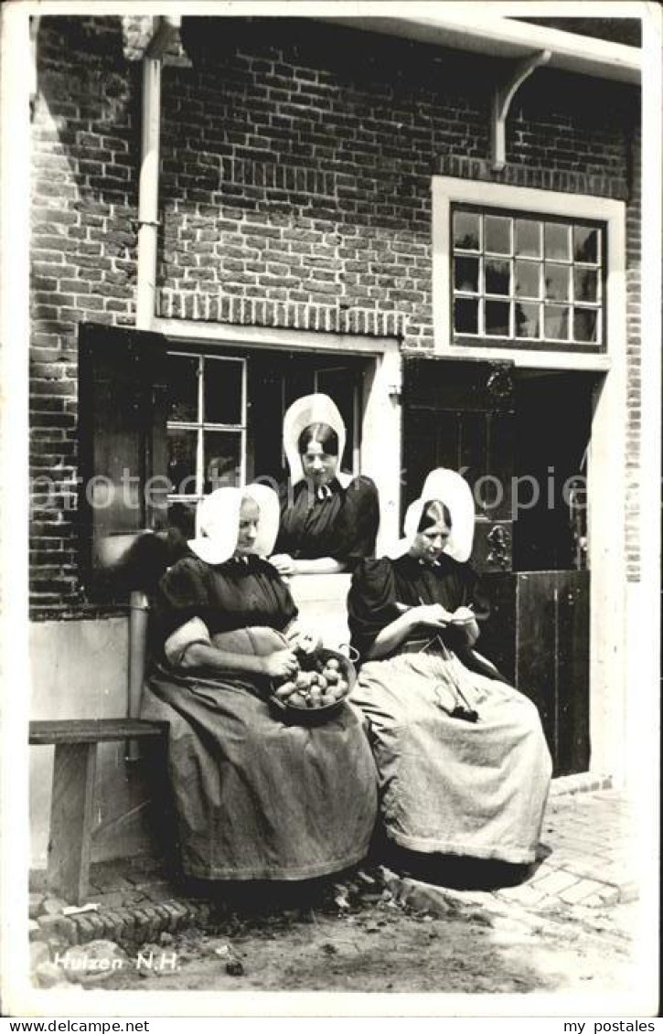 Huizen Frauen in Tracht