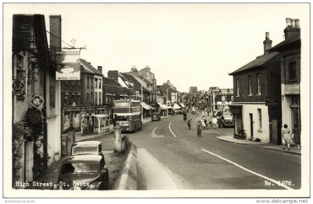 hunts, St. NEOTS, High Street, Bridge Hotel, Cars, Bus (1957) RPPC