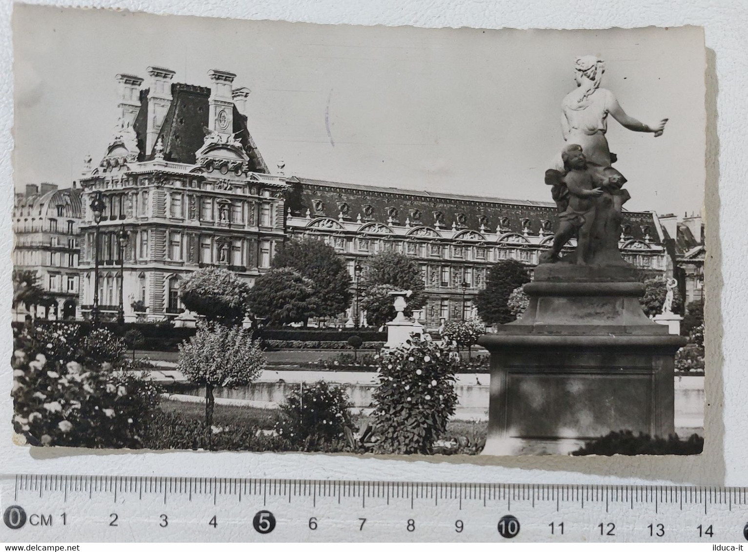 I122076 Cartolina Francia - Paris - Jardin Tuileries, Pavillon Marsan - VG 1959