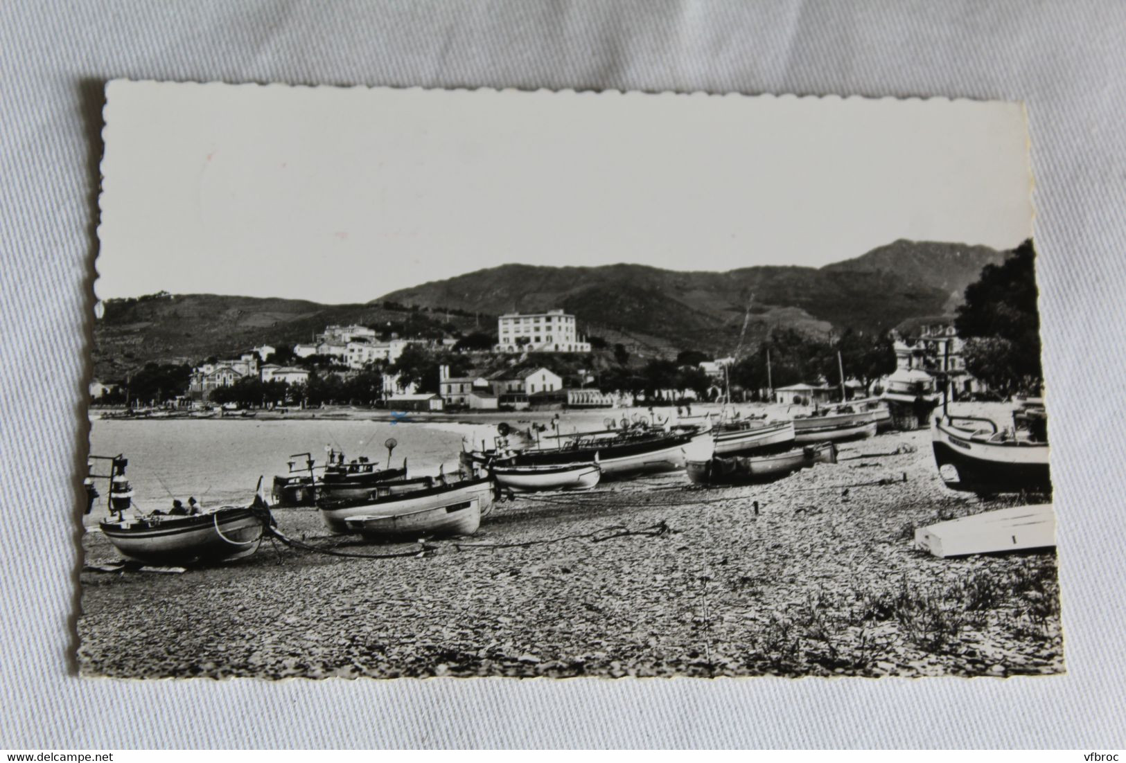 I815, Cpsm 1961, Banyuls sur mer, la plage, au fond Miramar, Pyrénées orientales 66