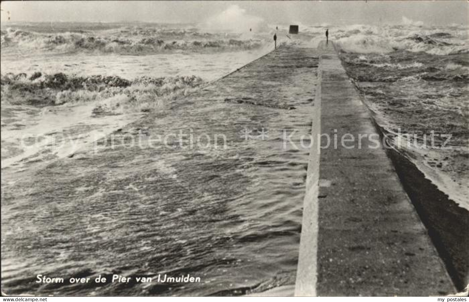 Ijmuiden Storm over de Pier