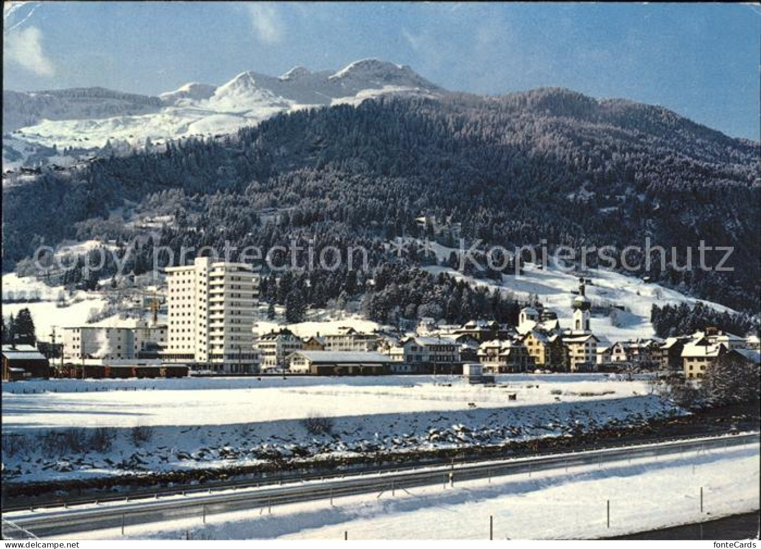 Ilanz GR am Rhein mit PIz Mundaun