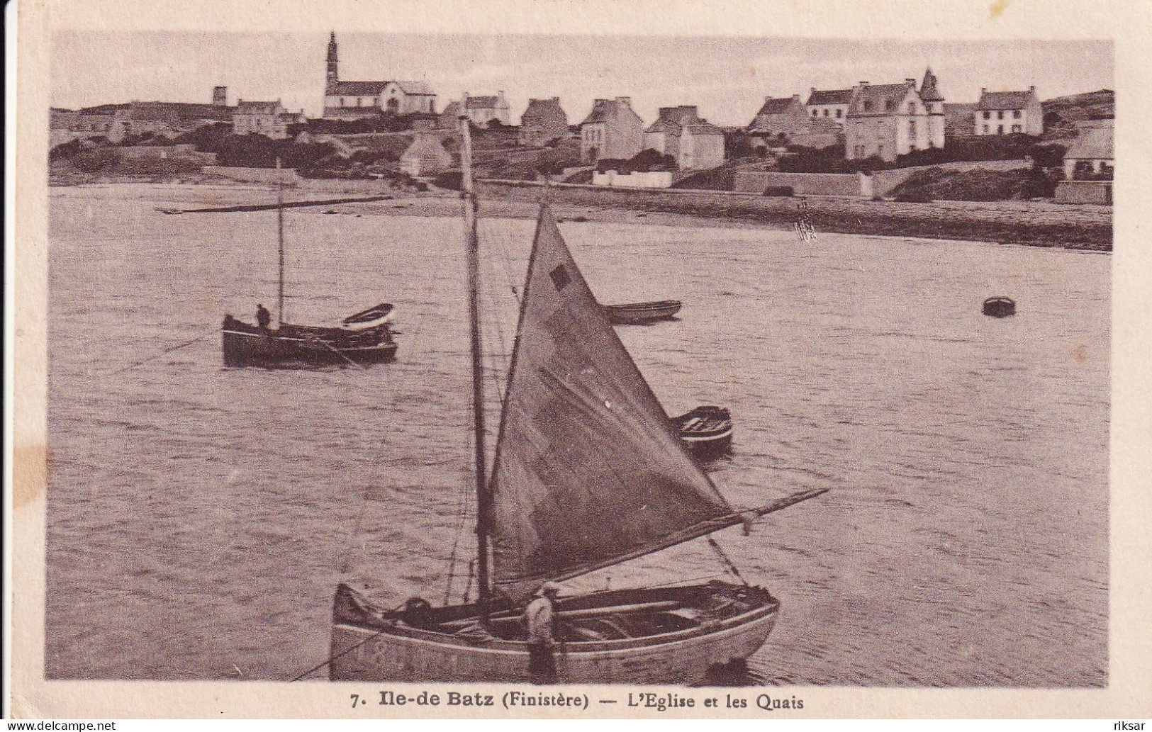 ILE DE BATZ(BATEAU DE PECHEUR)