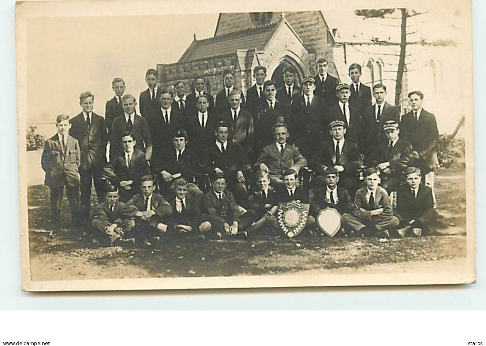 Ile de Man - RPPC -  Photo de jeunes hommes - Warburton Photo Douglas