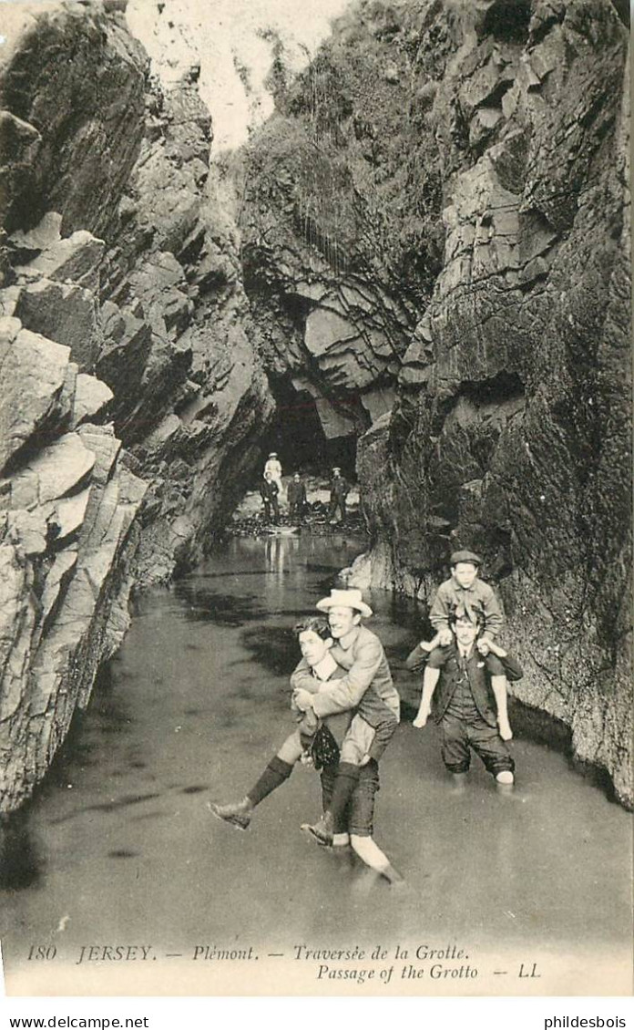 ILES DE LA MANCHE  JERSEY  Plemont traversée de la grotte