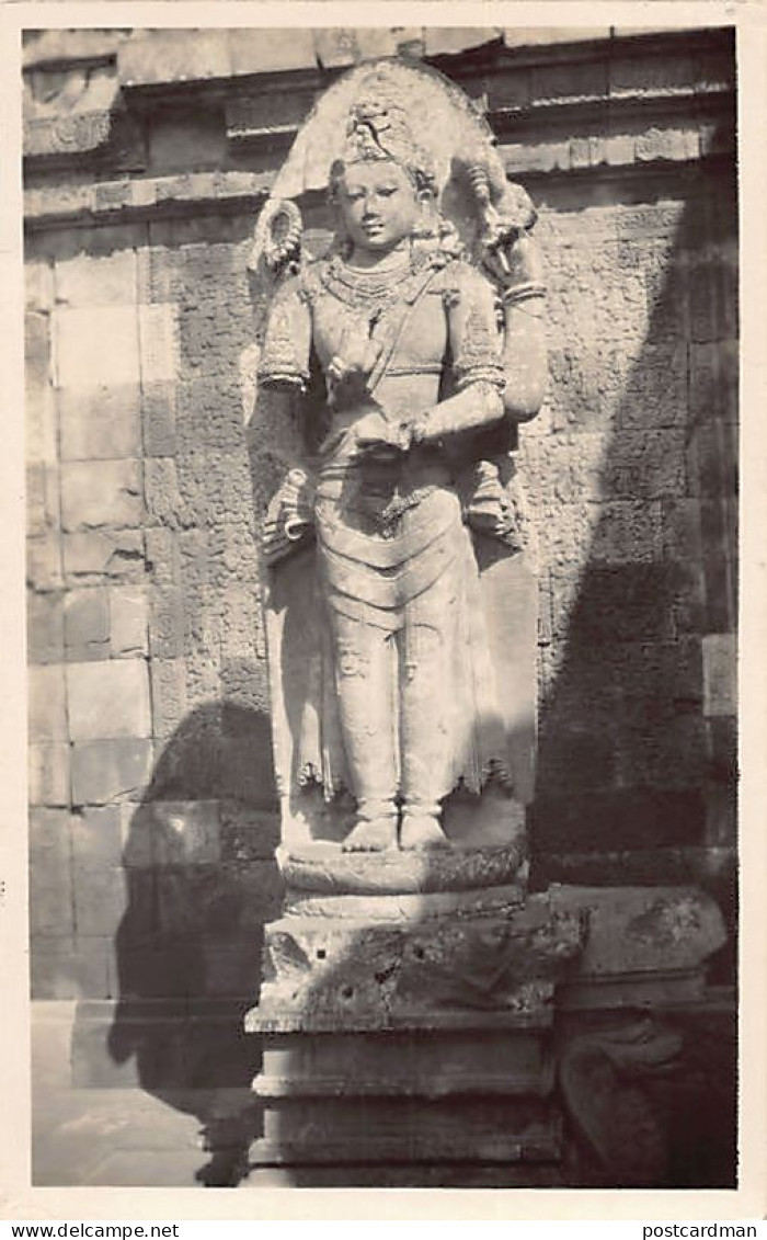 Indonesia - BOROBUDUR - A statue