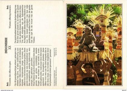 CPM Bali Vrouwen die offers dragen INDONESIA (730054)