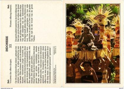 CPM Bali Vrouwen die offers dragen INDONESIA (730081)