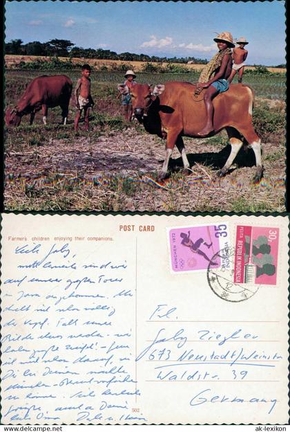 Farmer's children enjoying their companions Indonesia Indonesien 1972