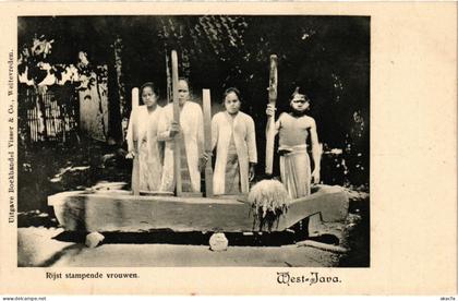 PC CPA West JAVA Rijst stampende vrouwen INDONESIA (a13903)