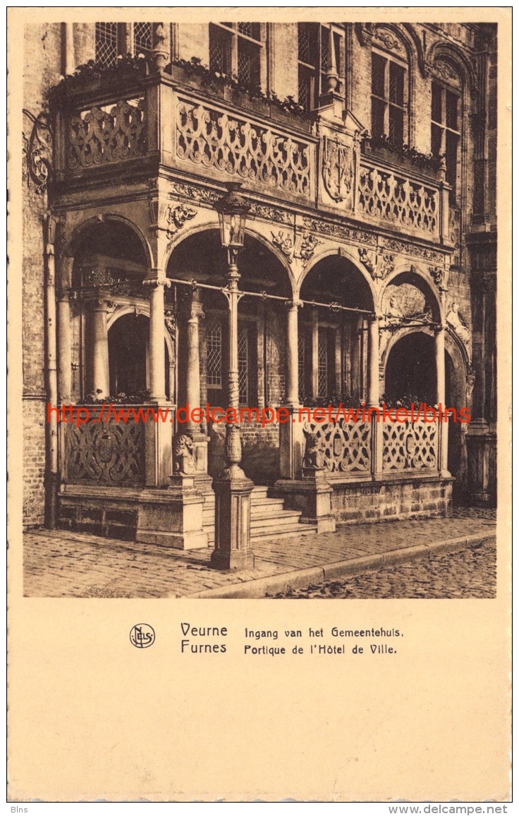 Ingang van het Gemeentehuis - Veurne