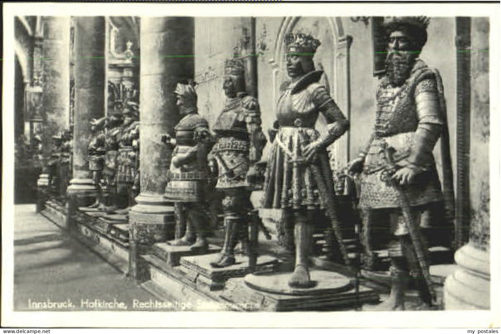 Innsbruck Kirche Statue