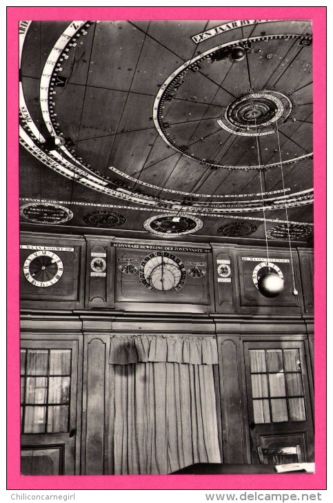 Interieur Planetarium te Franeker - Gemaakt door Eise Eisinga in de jaren 1774-1781 - VAN LEER'S
