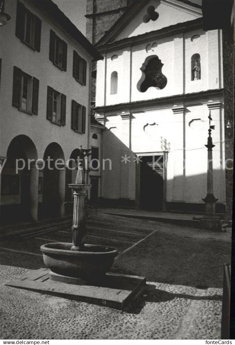 Intragna Kirchplatz Brunnen