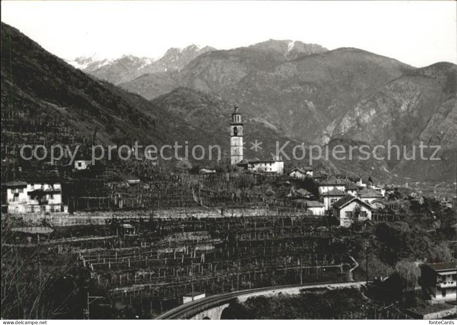 Intragna TI Kirchenpartie