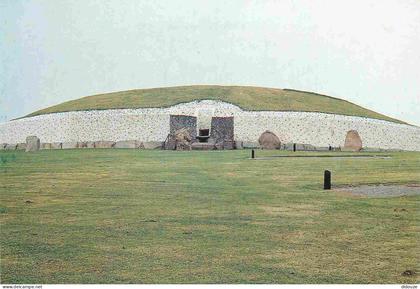 Carte Postale - Irlande - Newgrange - Boyne valley - early bronze age passage-grave 2500 b c regarded as being earth's o