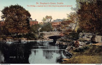 L386 Ireland Dublin St Stephen's Green Dublin vintage postcard