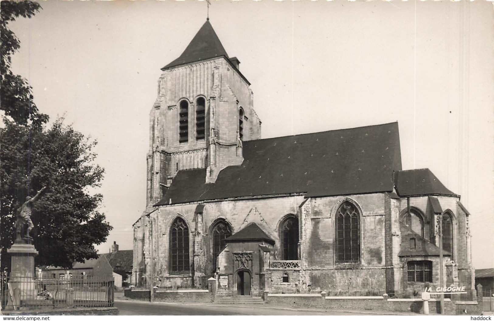 ISBERGUES - L'EGLISE