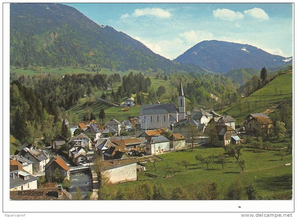 isère :  SAINT PIERRE  D ´ ENTREMONT  :  vue  générale