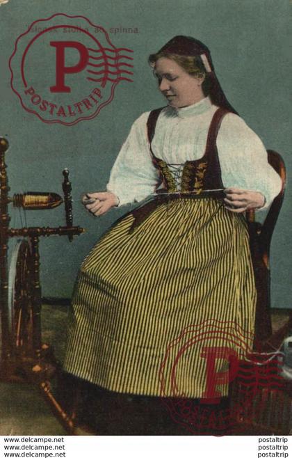 ISLANDIA // ICELAND. ISLENSK STULKA AO SPINNA