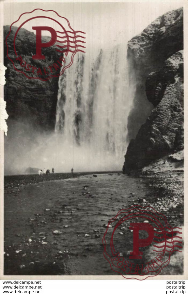 ISLANDIA // ICELAND. SKOGAFOSS. WATERFALL