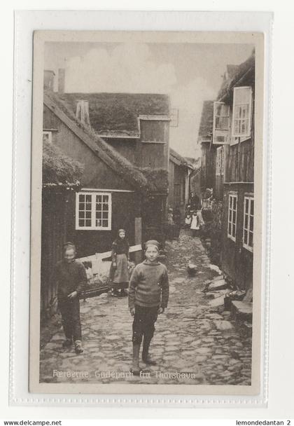 Faeroerne. Gadeparti fra Thorshavn. *