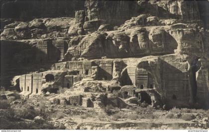 PC Petra Jordanien, Tombs south of the Theatre