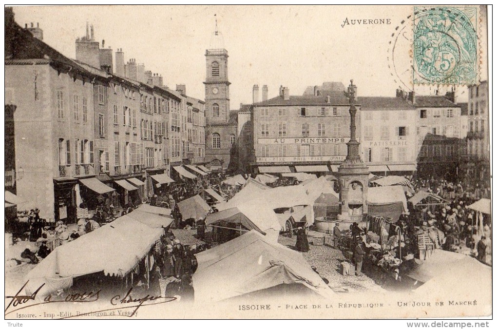 ISSOIRE PLACE DE LA REPUBLIQUE UN JOUR DE MARCHE