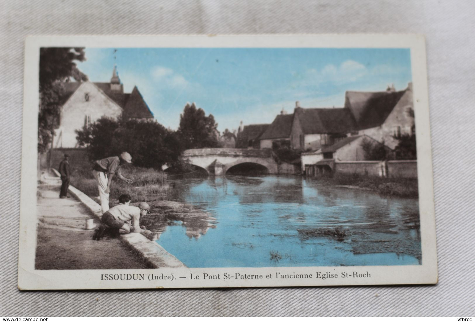 Issoudun, le pont saint Paterne et l'ancienne église saint Roch, pêche, Indre 36