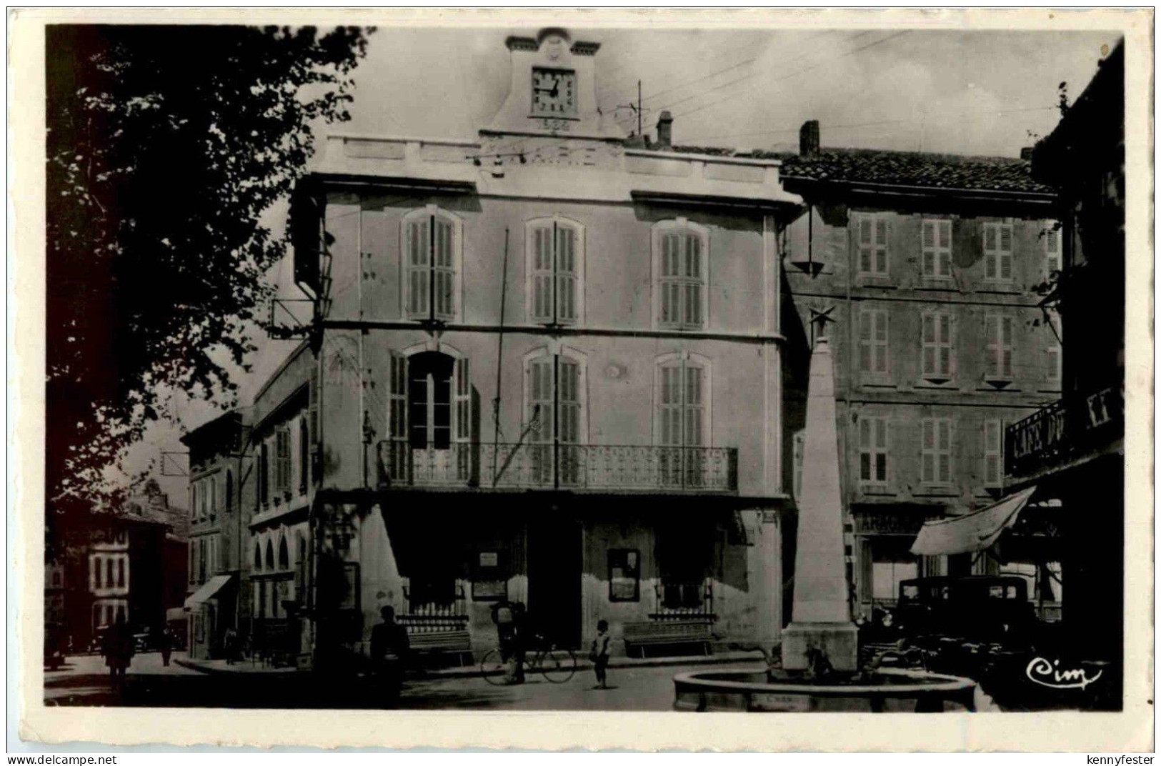 Istres - Place de la Maine