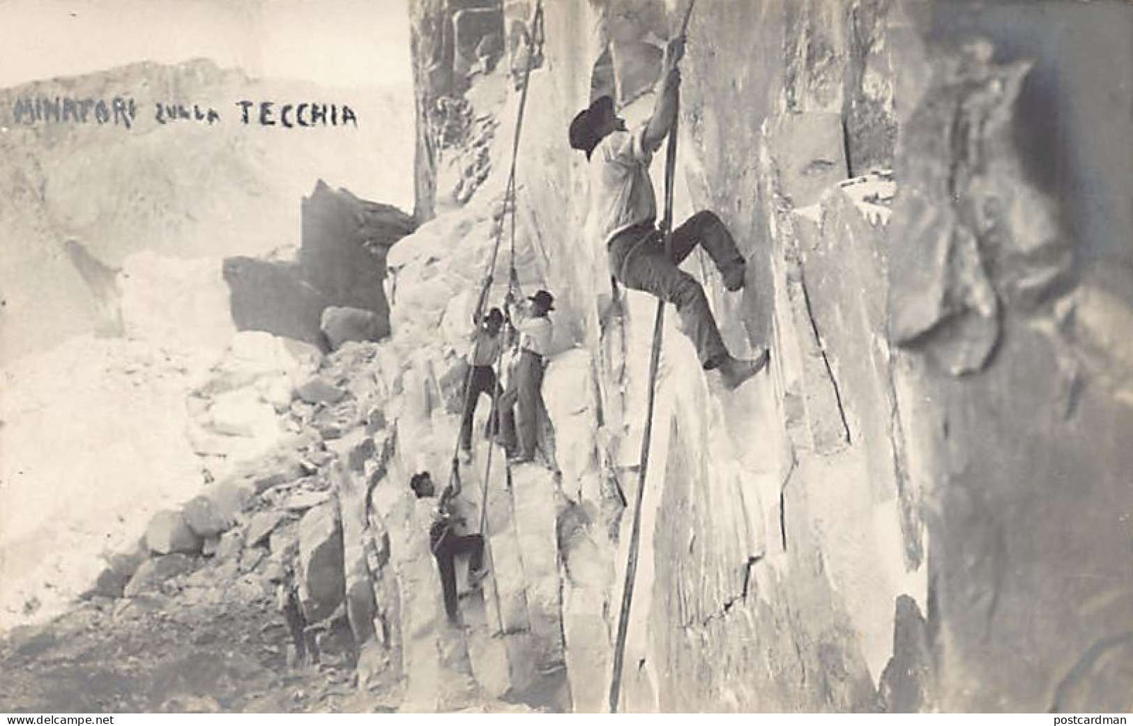 Italia - CARRARA - Minatori sulla Tecchia - CARTOLINA FOTO Augusto Corsini