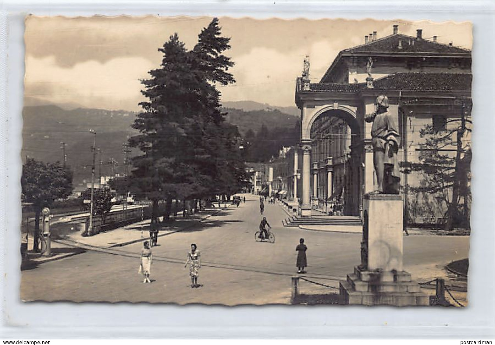 Italia - LUINO - Piazza Garibaldi