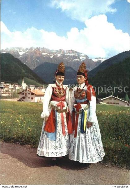 Groeden Tirol Frauen in Tracht