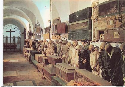 ITALIE PALERMO CATACOMBE DEI CAPPUCCINI CORRIDOIO DEGLI UOMINI