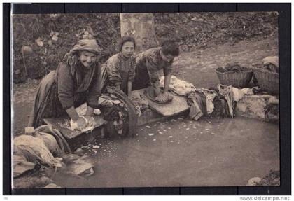 Italie - Trois femmes au lavoir - Lavandières