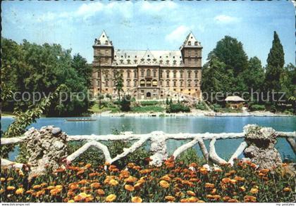 Torino Il Po e il Castello del Valentino Schloss