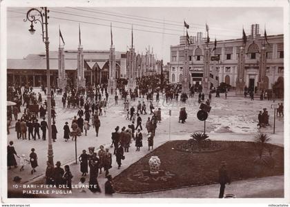 BARI - Fiera del Levante, Piazzale Puglia - Foto Cartolina