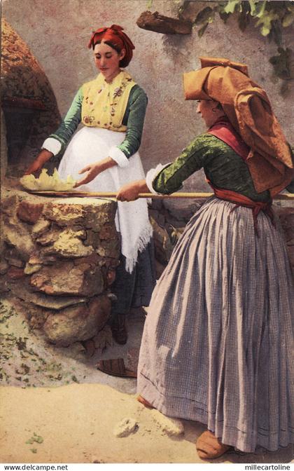 #TRATALIAS: DONNE AL FORNO- COSTUME n.140 Fotocromia