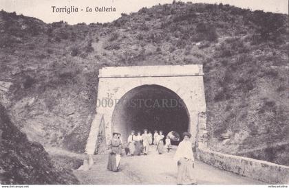 TORRIGLIA - La Galleria -gruppo di donne a passeggio