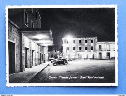 Cartolina Isernia - Piazzale Stazione - Grand Hotel (Notturno)