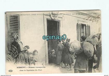 ITALIE - MESSINE - bléssé transportés chez le capitaine du port - le 27/28 décembre 1908