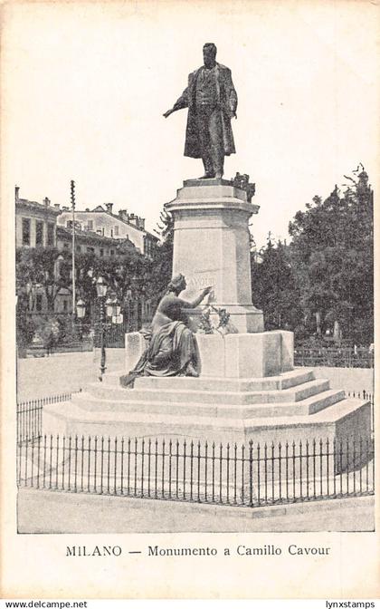 A655 Italy Milano Milan Monumento a Camillo Cavour vintage postcard