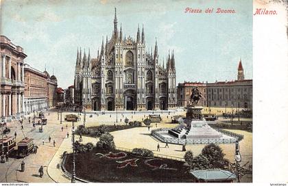 A746 Italy Milano Milan Piazza del Duomo Trams vintage postcard