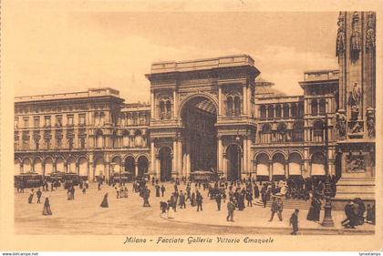 A796 Italy Milano Milan Fecciata Galleria Vittorio Emanuele vintage postcard