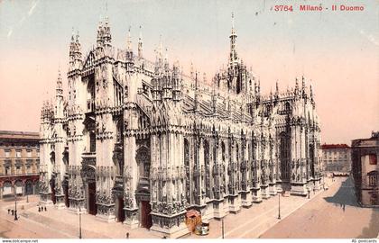 B363 Italy Milano Milan Il Duomo Cathedral vintage postcard