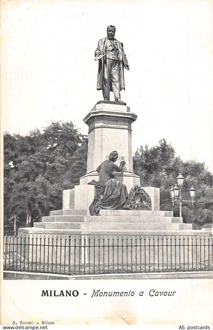 B377 Italy Milano Milan Monumento a Cavour vintage postcard