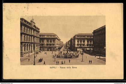 Cartolina Napoli, Piazza della Borsa con persone e edifici storici
