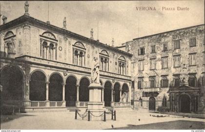 Verona Veneto Verona Piazza Dante Statue