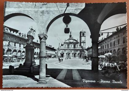 Cartolina Vigevano - Piazza Ducale - 1950 ca.