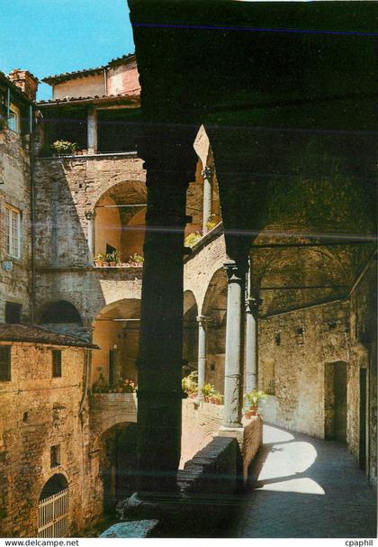 CPM Perugia Cloitre de la Cathedrale
